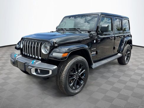 Used 2022 Jeep Wrangler Unlimited Sahara w/ Cold Weather Group AWD/4WD image 4