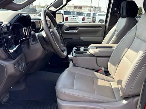 Used 2024 Chevrolet Silverado 1500 LT w/ Z71 Off-Road Package AWD/4WD image 16