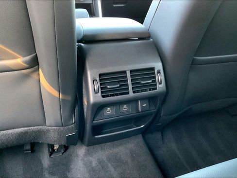 Used 2024 Land Rover Discovery Sport S image 35