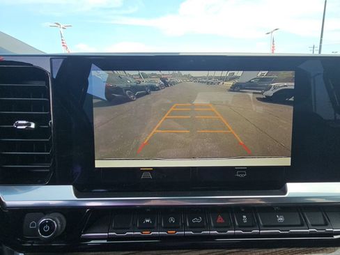 Used 2022 Chevrolet Silverado 1500 RST AWD/4WD image 16