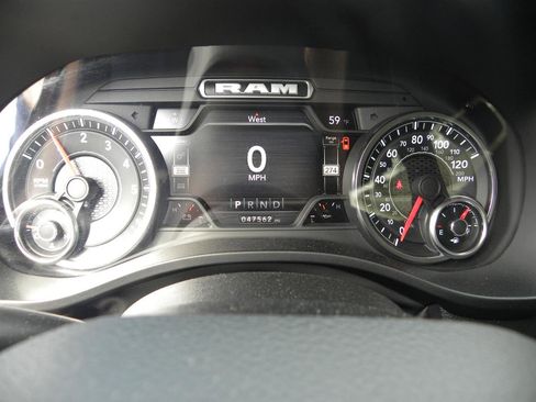 Used 2022 RAM 1500 Laramie AWD/4WD image 13