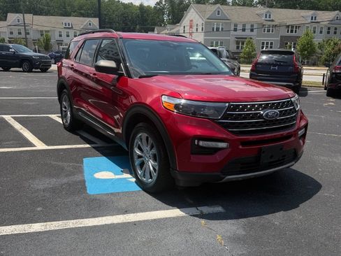 Used 2021 Ford Explorer XLT w/ Equipment Group 202A AWD/4WD image 3