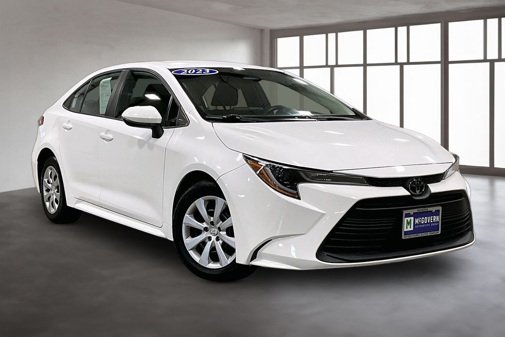 Used 2023 Toyota Corolla LE FWD image 3