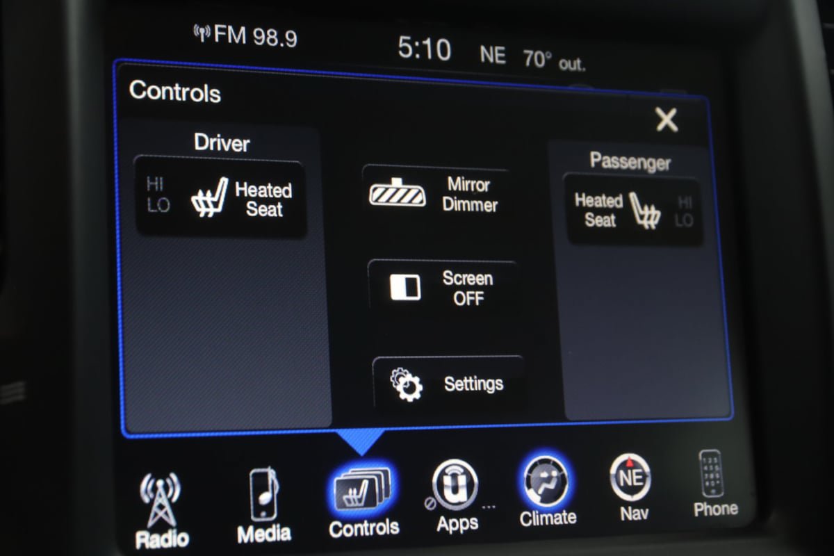 Used 2015 Chrysler 300 Limited RWD image 8