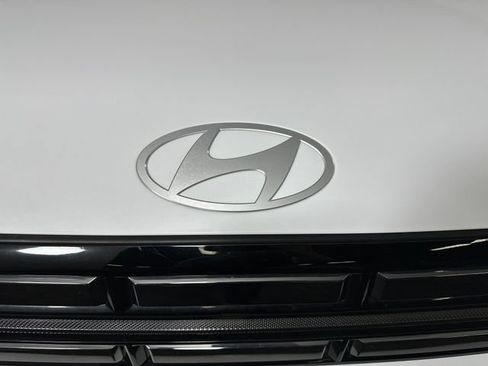 Used 2025 Hyundai Santa Fe Limited AWD/4WD image 9