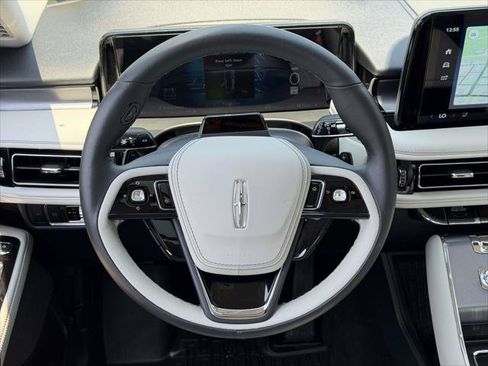 Used 2025 Lincoln Aviator AWD w/ Equipment Group 101A image 15