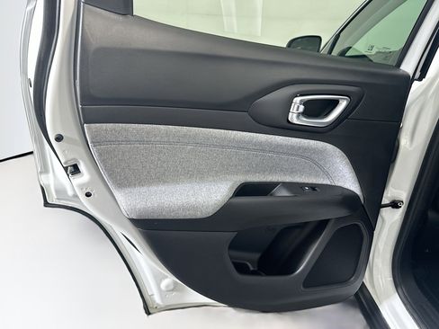 Used 2022 Jeep Compass Latitude w/ Convenience Group image 27