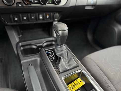 Used 2017 Toyota Tacoma TRD Off-Road image 25