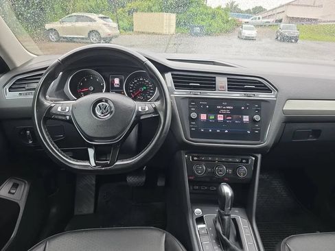 Used 2018 Volkswagen Tiguan SEL AWD/4WD image 14