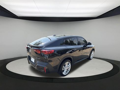 Used 2025 BMW X2 xDrive28i AWD/4WD image 7