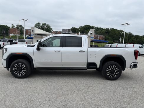 Used 2024 GMC Sierra 3500 Denali Ultimate AWD/4WD image 4