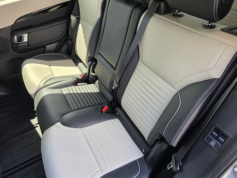Certified 2023 Land Rover Discovery HSE R-Dynamic AWD/4WD image 16