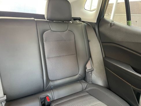 Used 2025 Chevrolet Trax LT w/ LT Convenience Package image 35