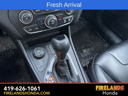 Used 2020 Jeep Cherokee Latitude Plus image 25