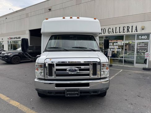 Used 2012 Ford E-350 and Econoline 350 Super Duty w/ Shuttle Bus Prep Pkg RWD image 4