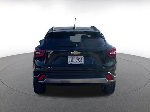 Used 2025 Chevrolet Trax LT image 11