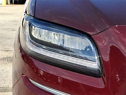 Certified 2022 Lincoln Nautilus Reserve w/ Equipment Group 201A image 10