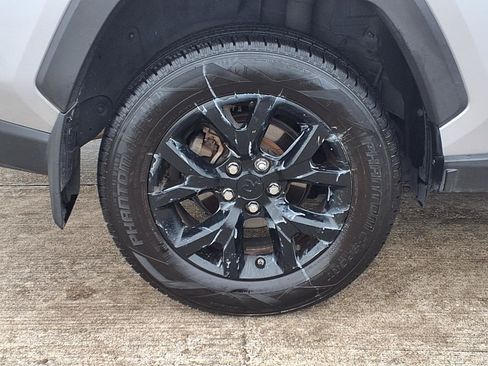 Used 2023 Toyota RAV4 LE AWD/4WD image 28