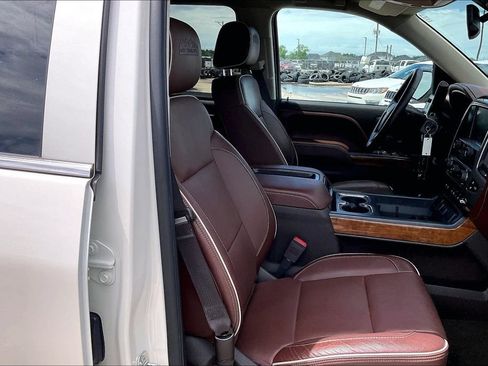 Used 2015 Chevrolet Silverado 1500 High Country w/ High Country Premium Package AWD/4WD image 30