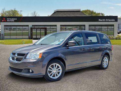 Used 2019 Dodge Grand Caravan SXT FWD image 1