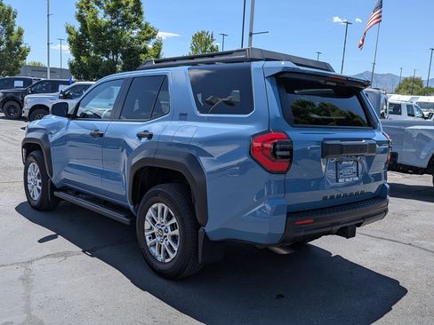 Used 2025 Toyota 4Runner SR5 AWD/4WD image 9