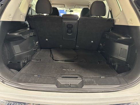Used 2017 Nissan Rogue SV image 23