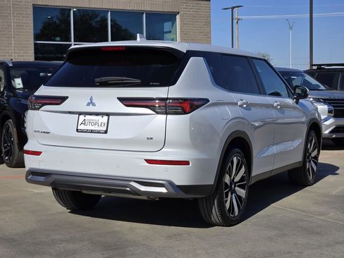 New 2026 Mitsubishi Outlander SE FWD image 4