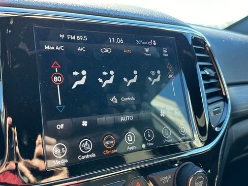 Used 2022 Jeep Grand Cherokee Laredo X image 31