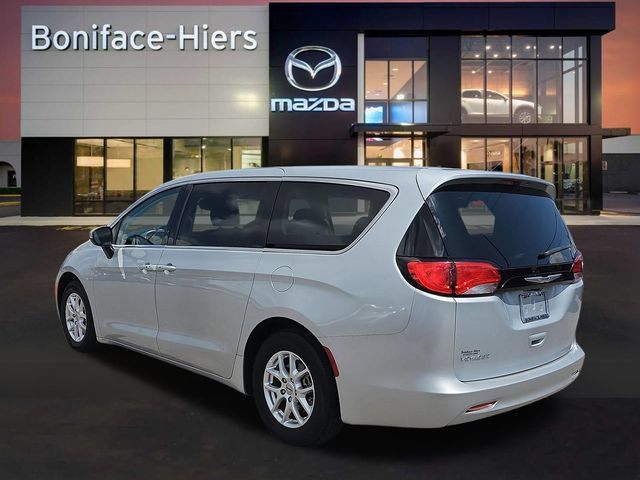 Used 2023 Chrysler Voyager LX FWD image 3