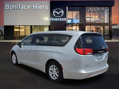 Used 2023 Chrysler Voyager LX FWD image 3