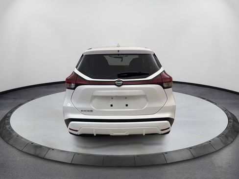 Used 2022 Nissan Kicks S FWD image 6