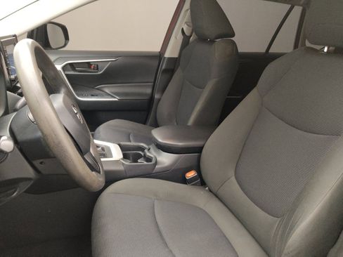 Used 2020 Toyota RAV4 LE FWD image 17