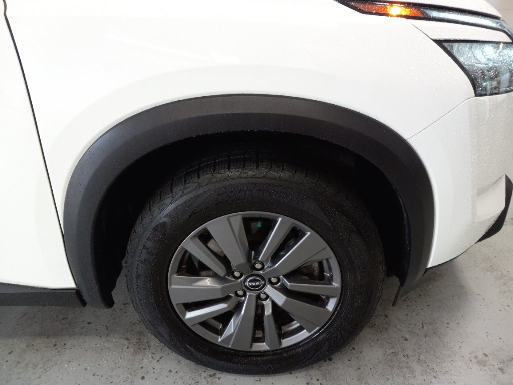 Used 2025 Nissan Pathfinder SV AWD/4WD image 3