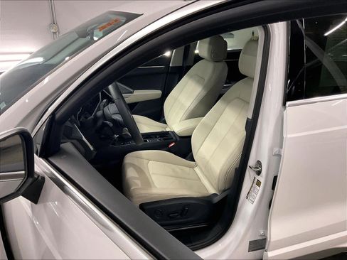 Certified 2025 Audi Q3 2.0T Premium image 26