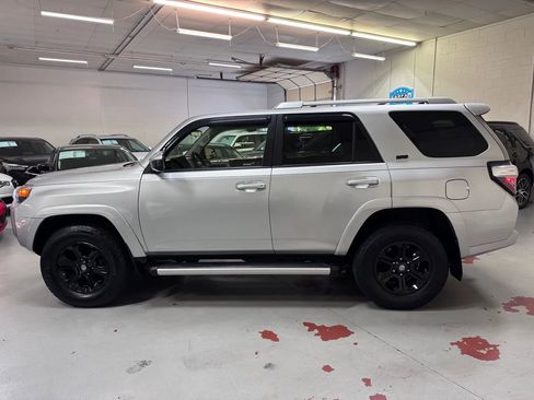 Used 2015 Toyota 4Runner SR5 AWD/4WD image 6