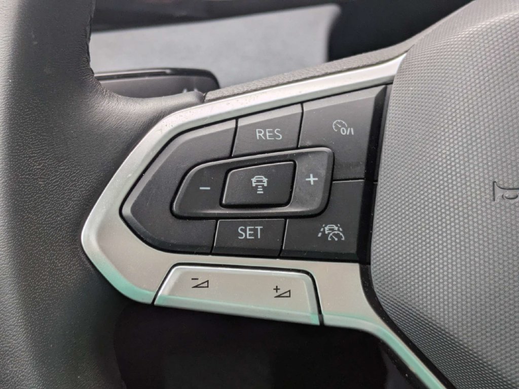 Used 2026 Volkswagen Jetta SE FWD image 31