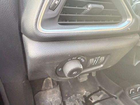 Used 2018 Chrysler Pacifica Touring-L Plus w/ S Appearance Package image 14