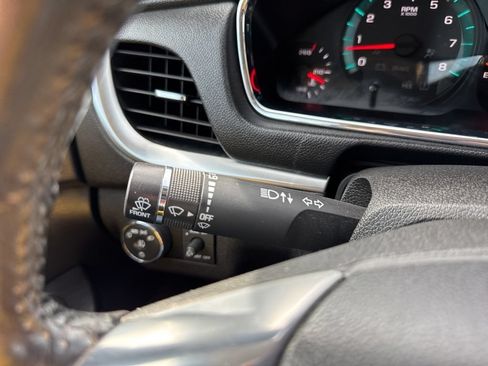 Used 2016 Chevrolet Traverse LT w/ Style and Technology Package FWD image 13