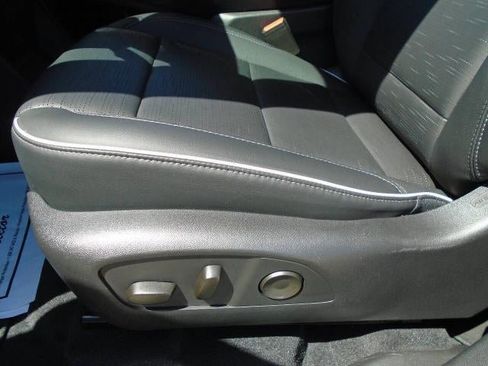 Used 2025 Buick Enclave Sport Touring AWD/4WD image 17