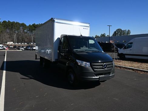 Used 2023 Mercedes-Benz Sprinter 4500 image 19