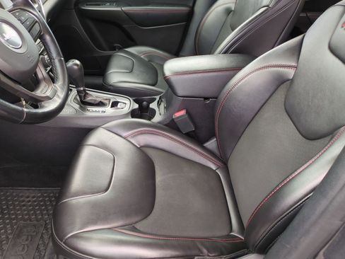 Used 2020 Jeep Cherokee Trailhawk w/ Cold Weather Group image 20