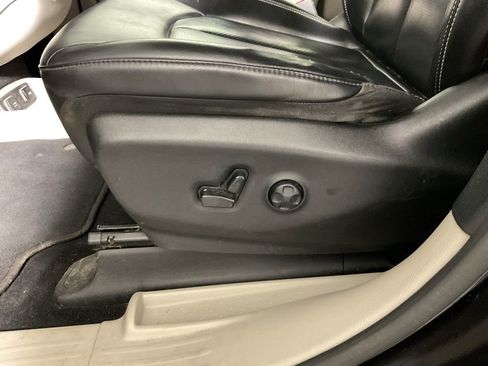 Used 2021 Chrysler Voyager Lxi image 18