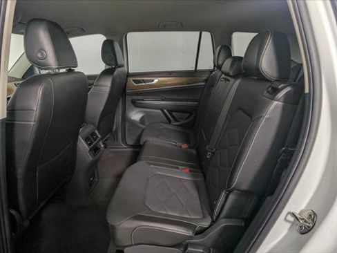 Used 2024 Volkswagen Atlas SE FWD image 16