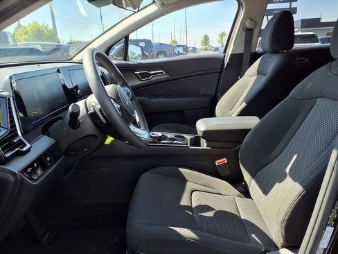 Used 2025 Kia Sportage LX AWD/4WD image 25