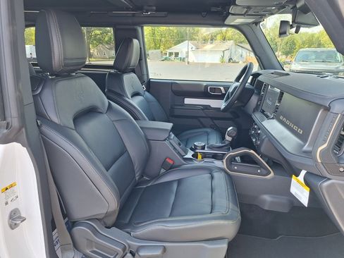 New 2025 Ford Bronco Badlands image 16