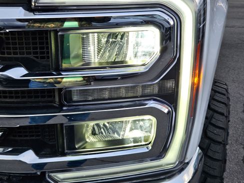 Used 2025 Ford F350 Lariat image 13