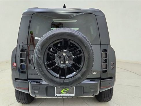 Used 2024 Land Rover Defender 110 S image 5