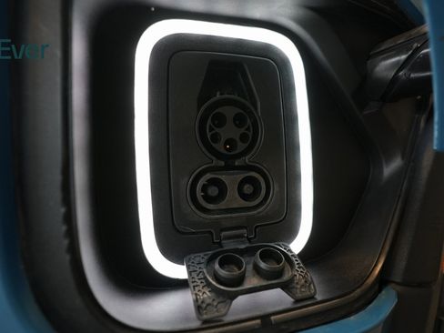 Used 2023 Rivian R1S Adventure image 26