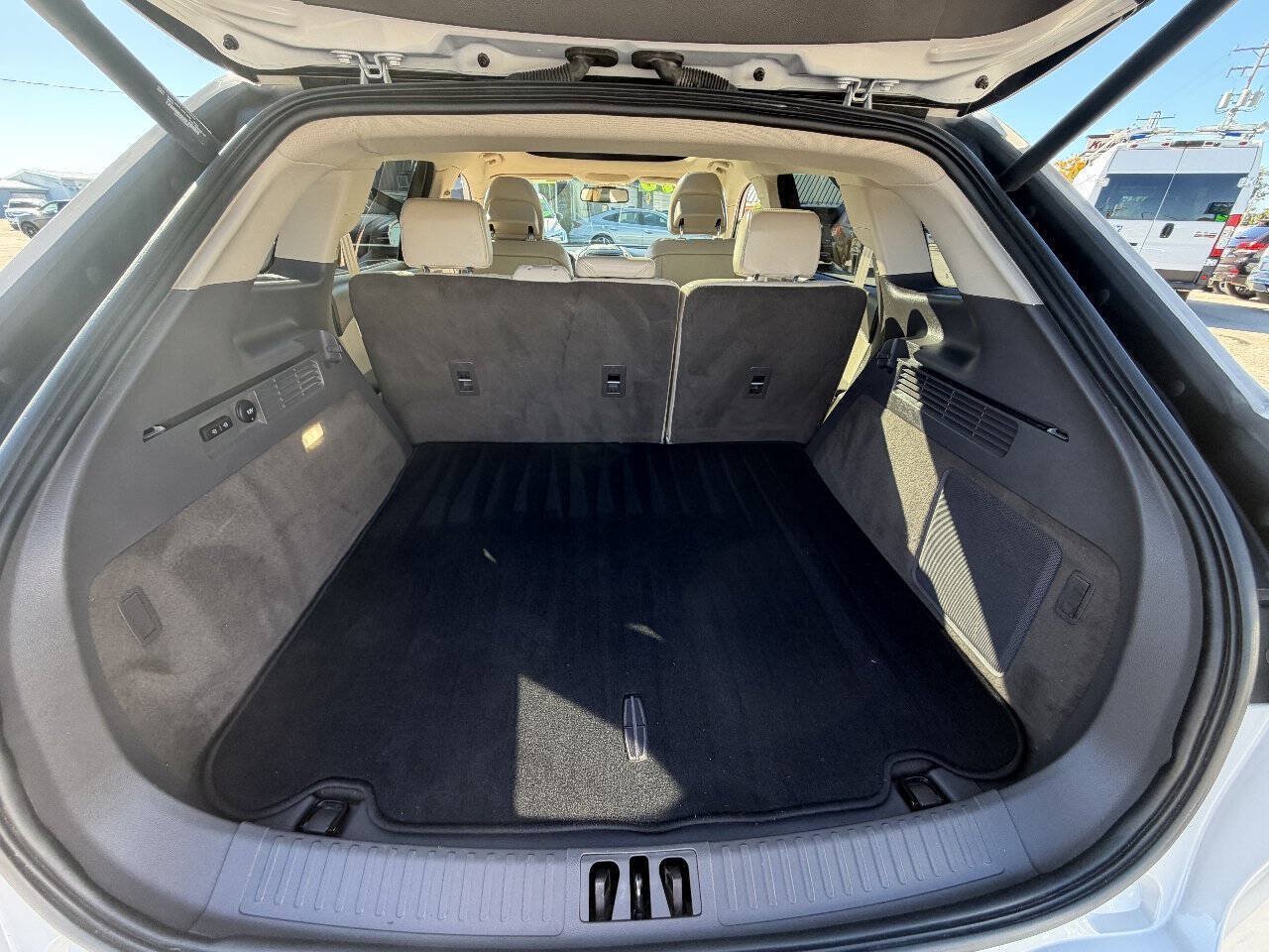 Used 2018 Lincoln MKX Reserve w/ Driver Assistance Package AWD/4WD image 15