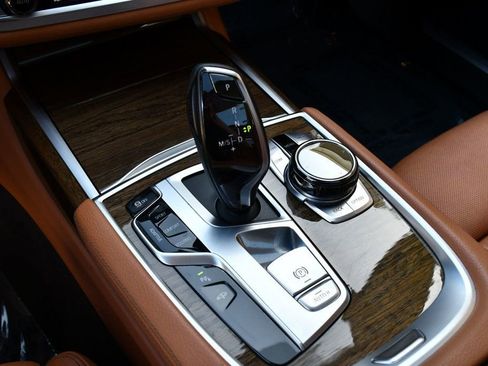 Used 2018 BMW 740i RWD image 53